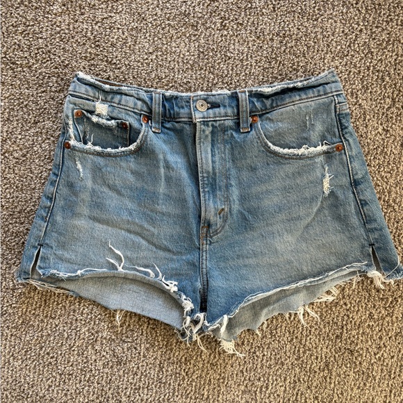 Abercrombie & Fitch Pants - Abercrombie & Fitch The Mom High Rise Short - Size 28(6)